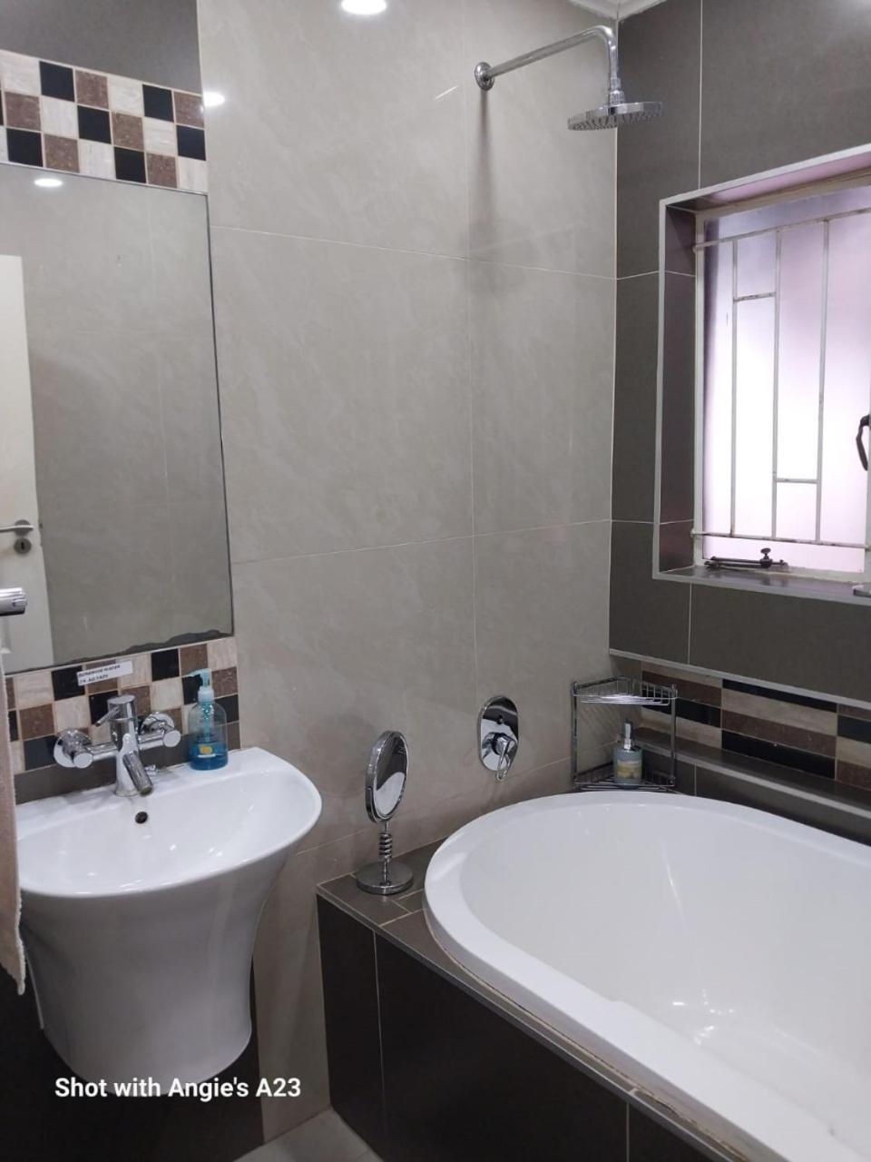 The Giraffe Room At Frederick'S Place 프레토리아 외부 사진